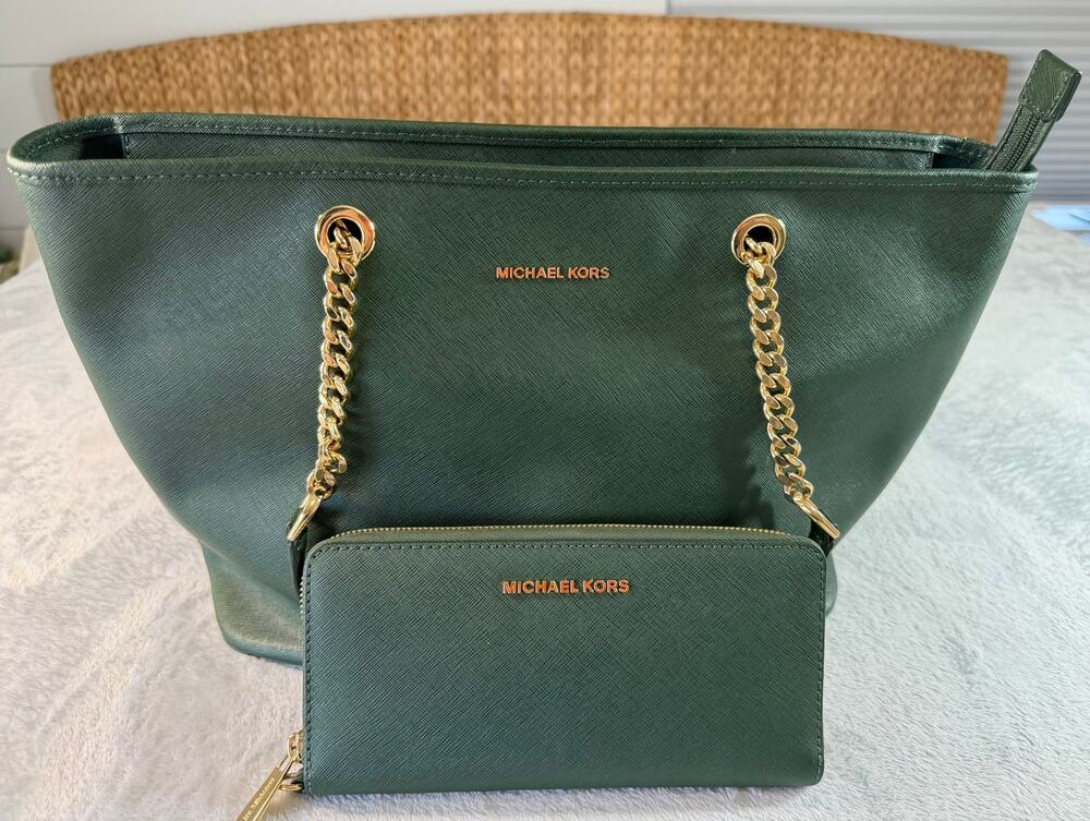 Micheal Kors Jet Set Tote Forest Green Chic Gold Chain Handles & Wallet